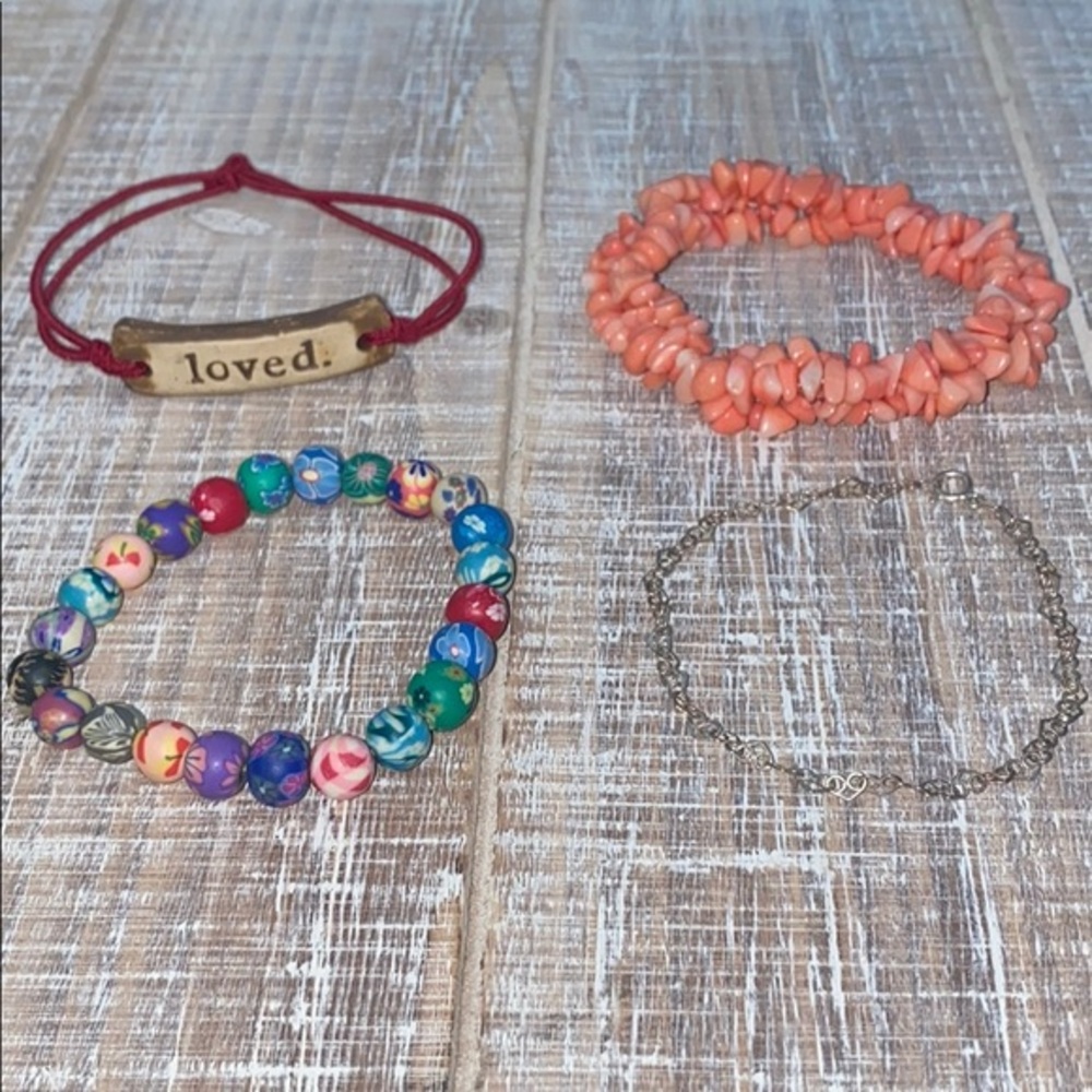 Bundle/lot of bracelets